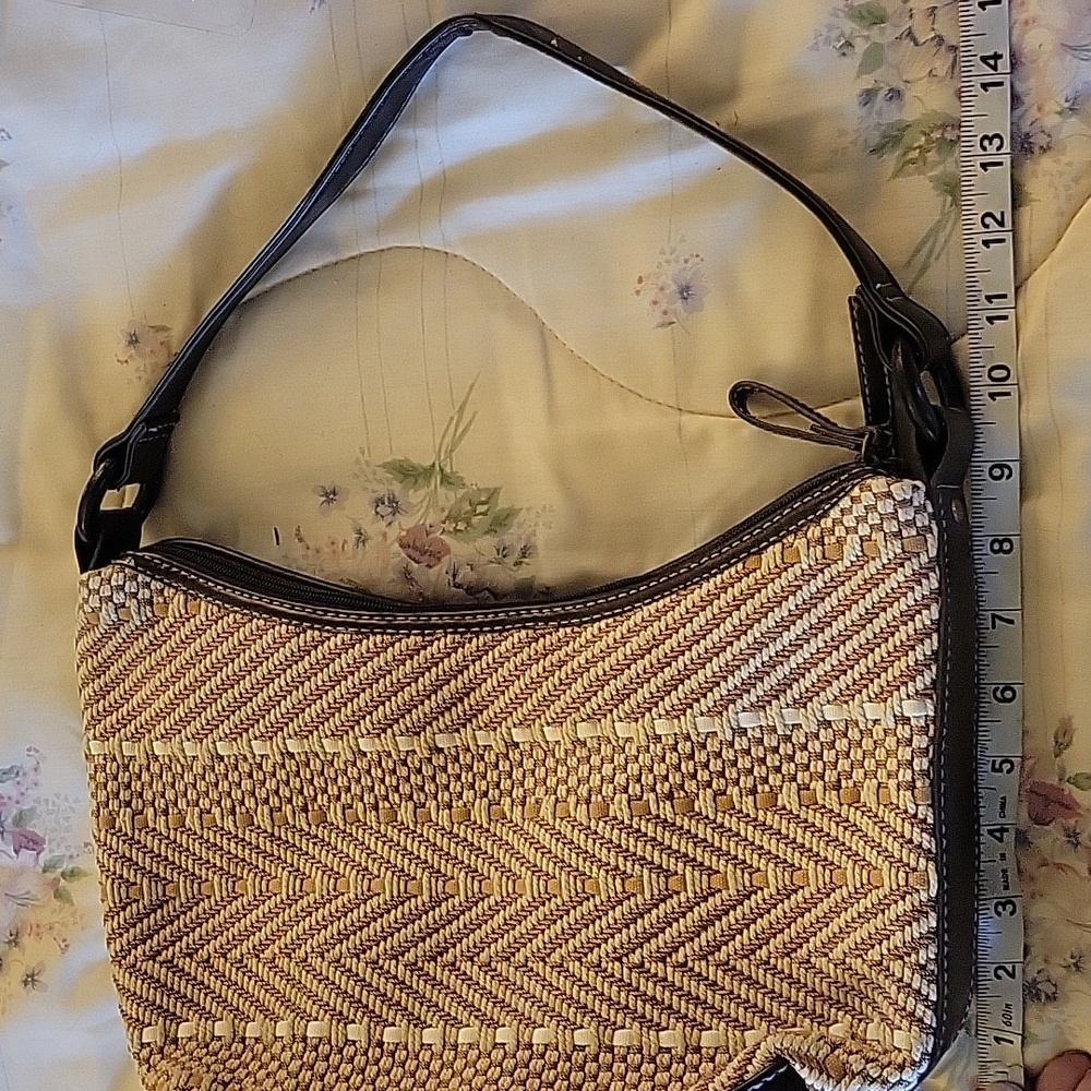 Crate & Barrel.  beautiful woven desiner woman bag. - Picture 6 of 6
